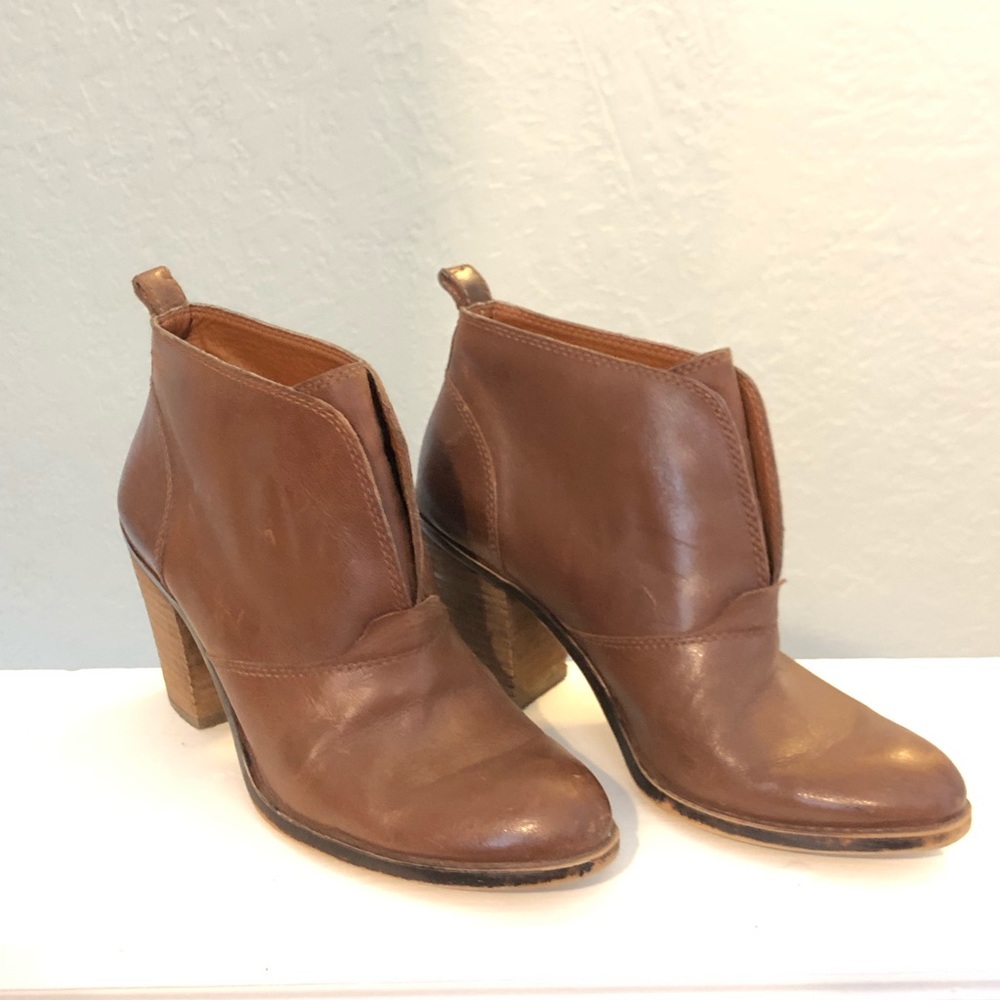 Lucky Brand brown leather ankle boots. Used a s slight imperfections.